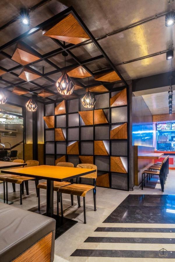 Hotel Crown Inn Карачі Екстер'єр фото