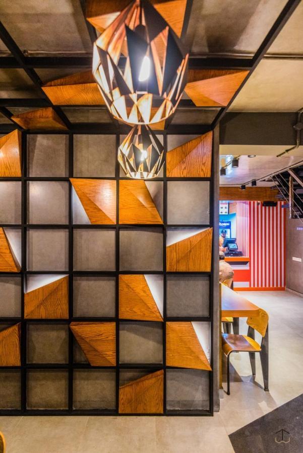 Hotel Crown Inn Карачі Екстер'єр фото