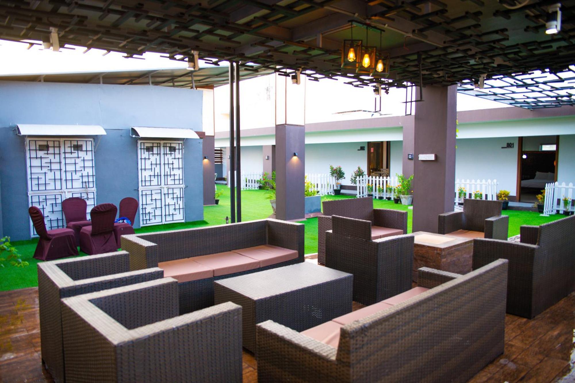 Hotel Crown Inn Карачі Екстер'єр фото