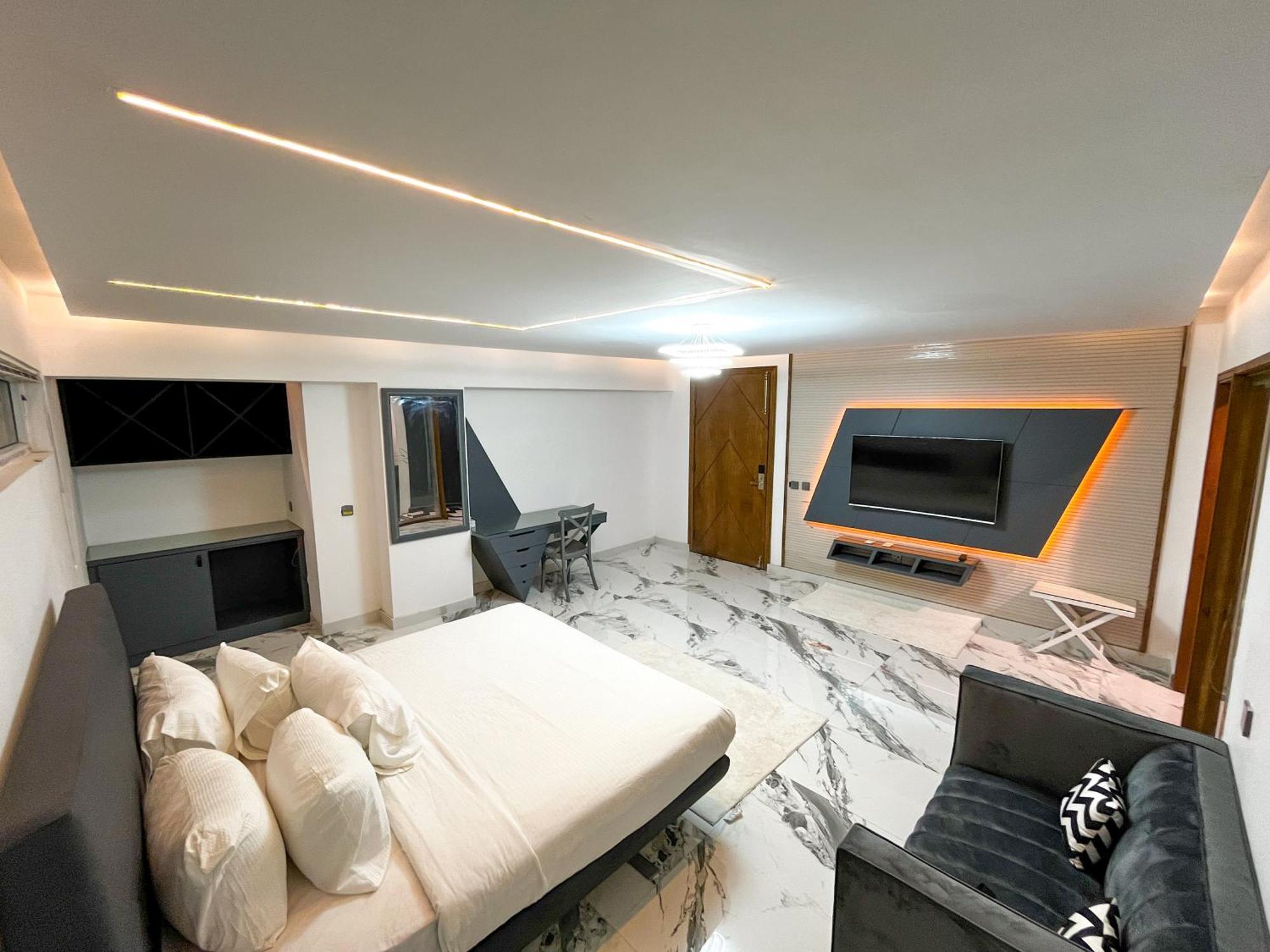 Hotel Crown Inn Карачі Екстер'єр фото