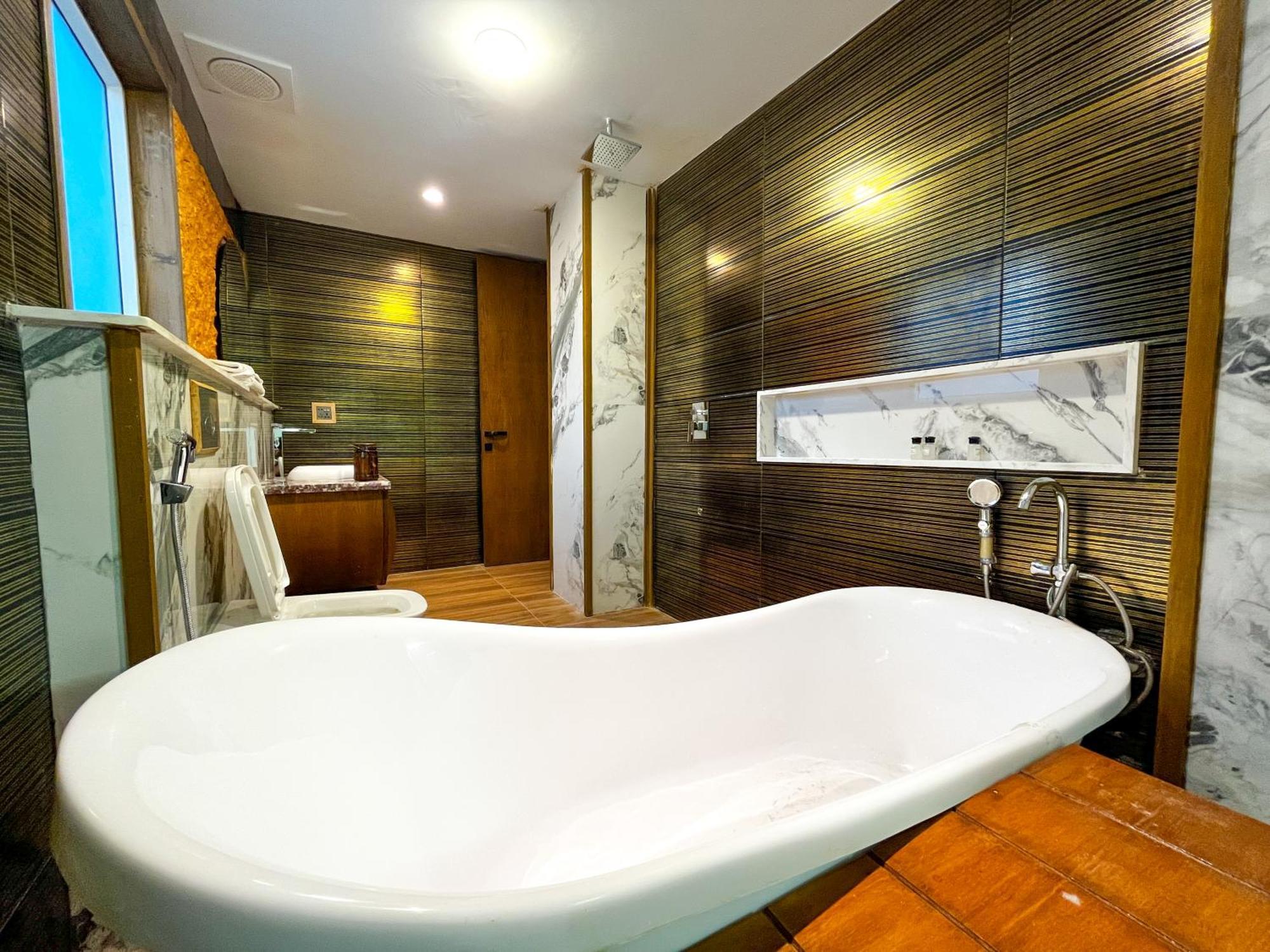 Hotel Crown Inn Карачі Екстер'єр фото