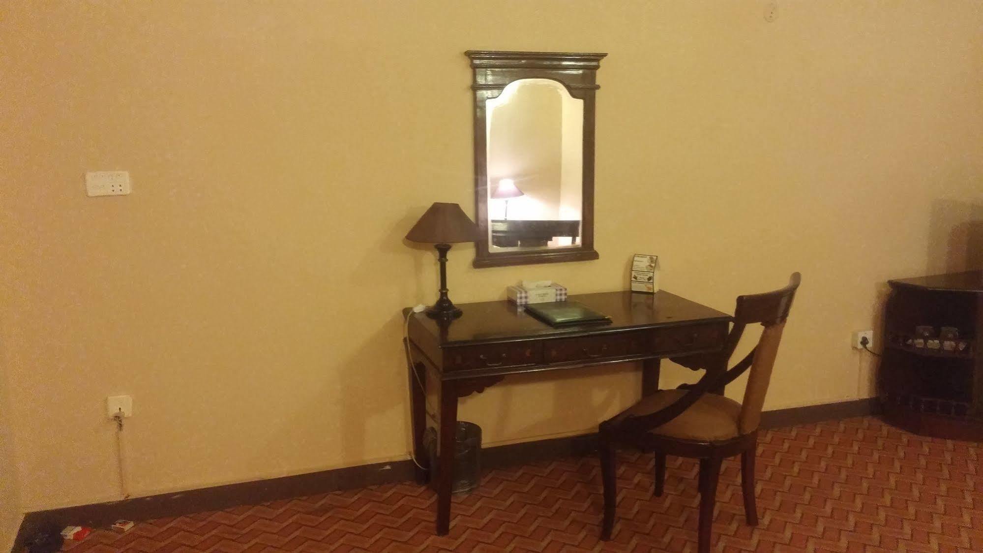 Hotel Crown Inn Карачі Екстер'єр фото